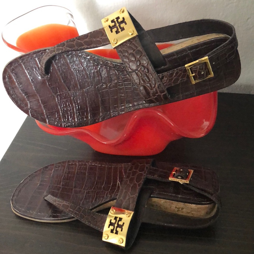 Between the toe sandals!!